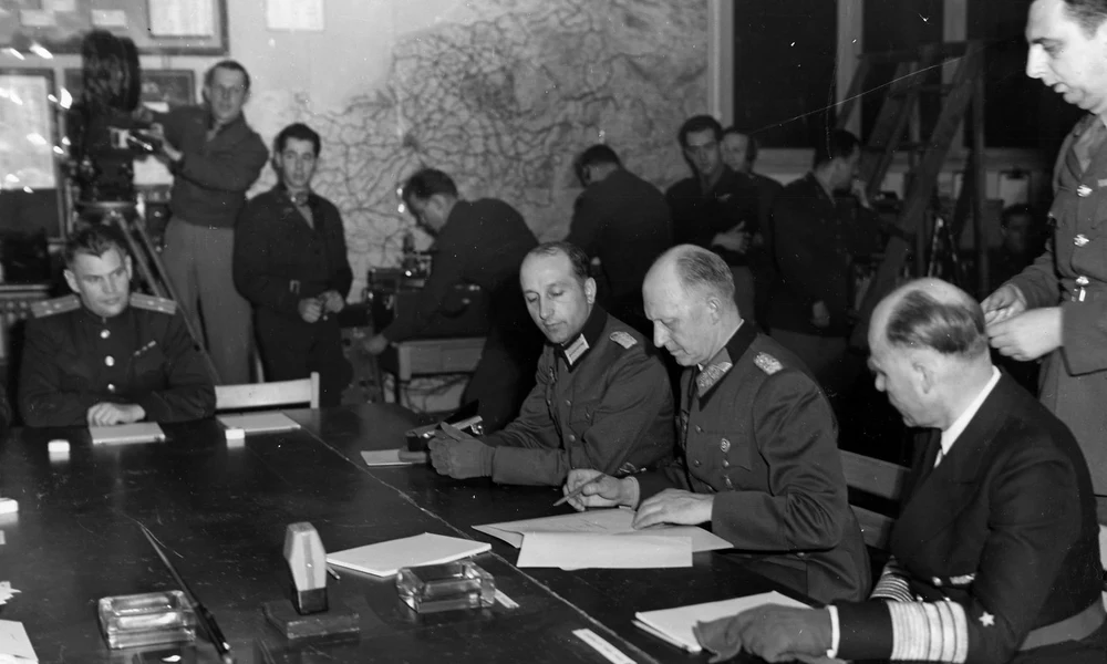 Alfred Jodl Reimsben 1945. május 7-én