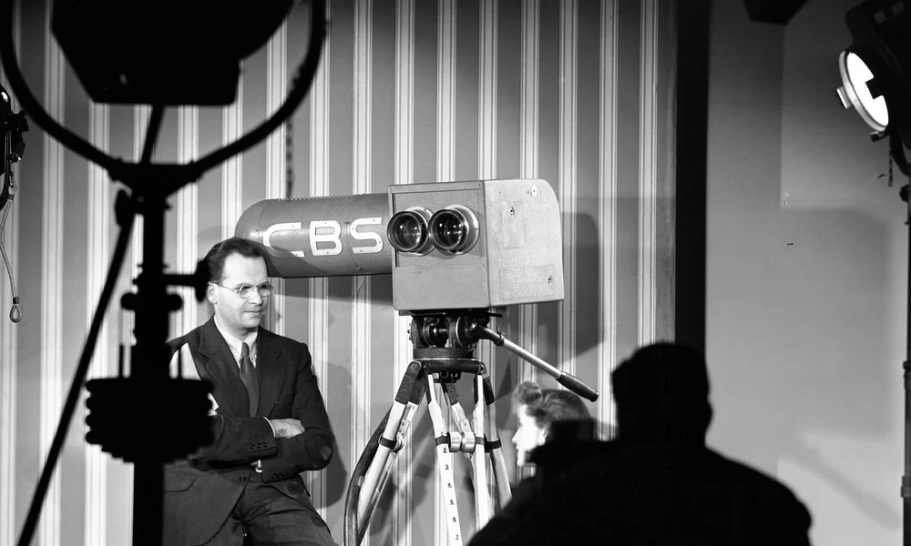 Goldmark Péter Károly színes televíziókamerával, New York, 1945.január 31.
