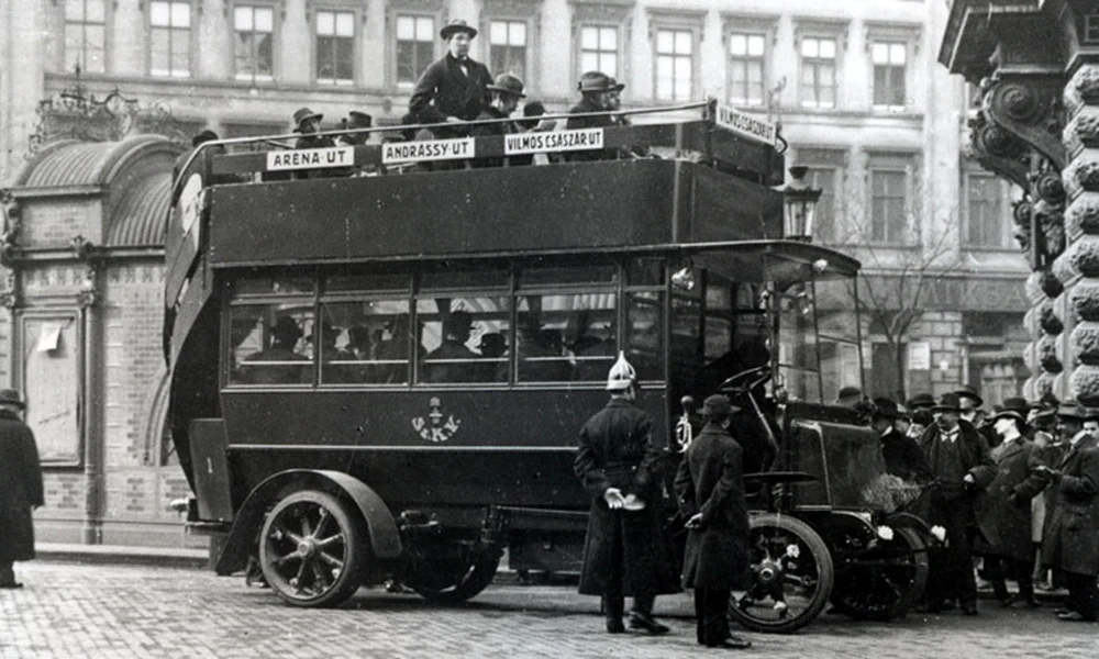 Első budapesti buszjárat