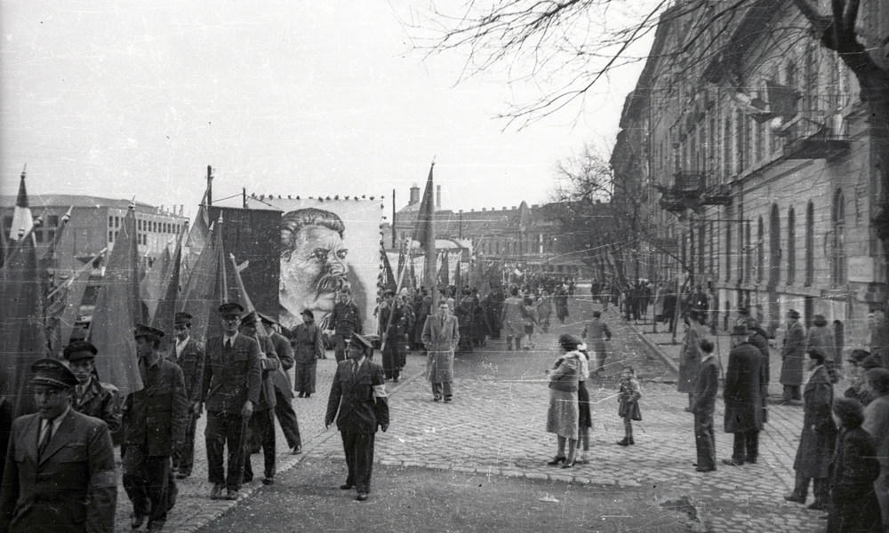 1949. május 1-jei felvonulás Sztálin képével