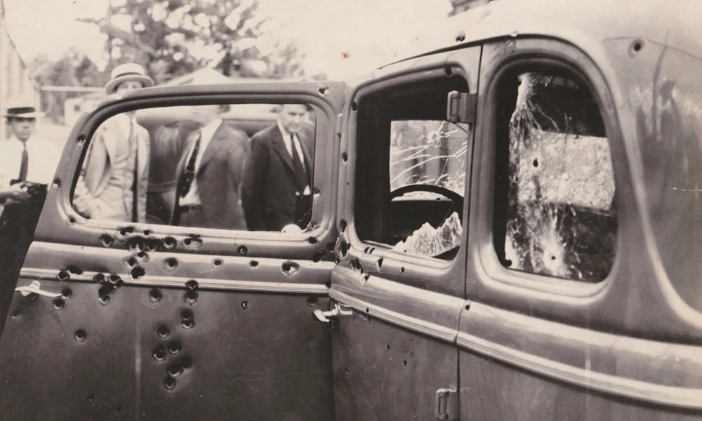 A golyózápor hamar végett vetett Bonnie és Clyde románcának