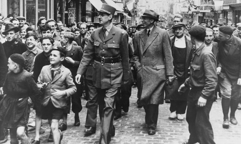 De Gaulle fogadása a felszabadulást ünneplő Párizsban