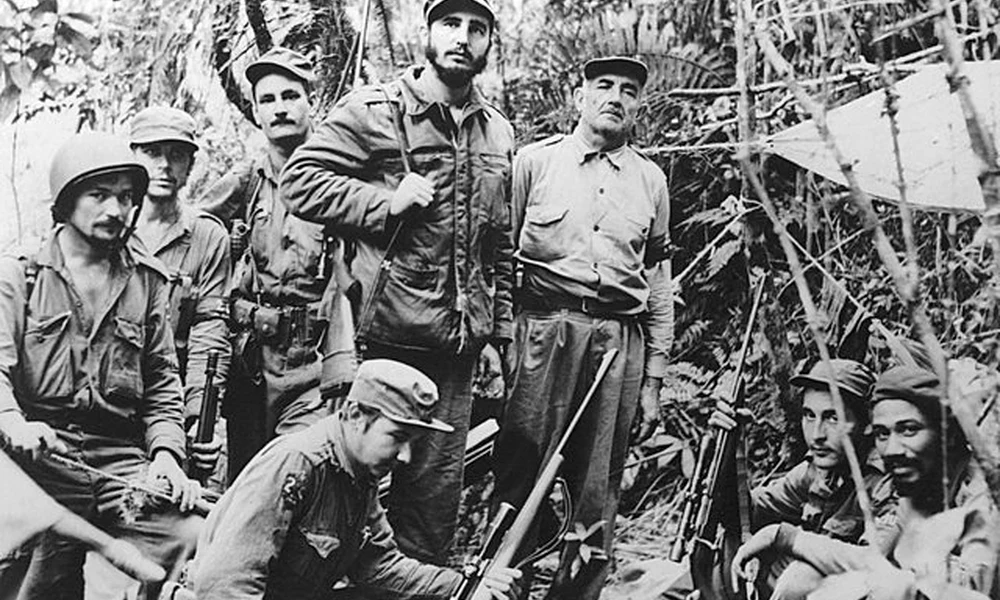 Castro és emberei a Sierra Maestra hegység erdőiben