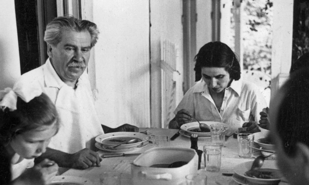 Móricz Zsigmond családja körében (Fortepan)