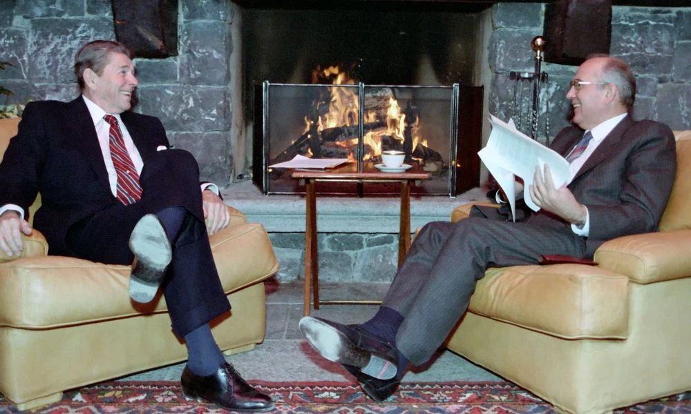  Ronald Reagan és Mihail Gorbacsov