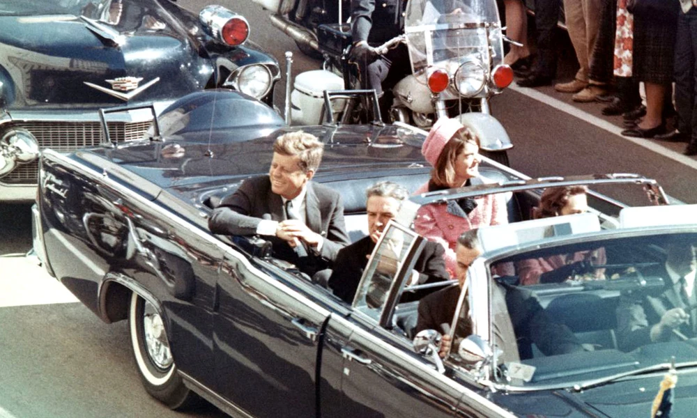 Kennedy az elnöki limuzinban