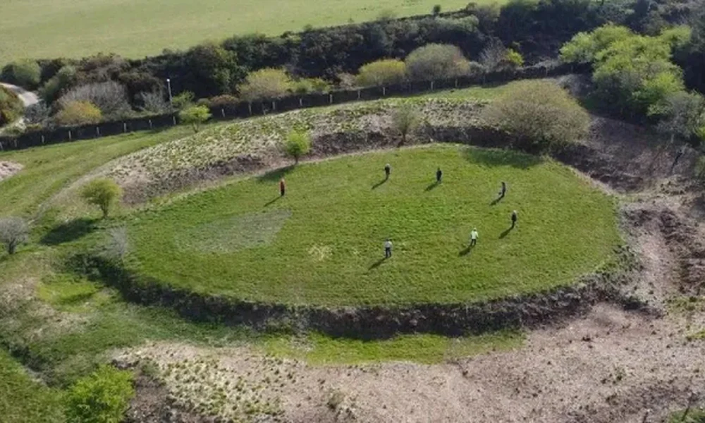 (Forrás: Történelmi Anglia és Cornwall Régészeti Egység)