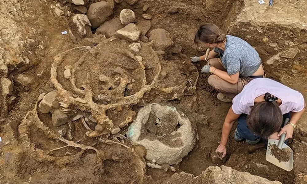 Hatalmas kincset fedeztek fel egy kelta uralkodó rituális sírjában