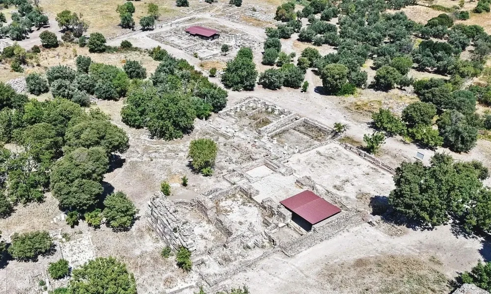A római kori fürdőház feltárási területe az Apollón Szminteusz-szentélynél (Forrás: DHA photo)