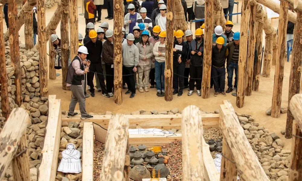 A 44-es számú Jjoksaem-sír sírkamrájának és faszerkezetének rekonstrukciója (Gyeongju National Research Institute of Cultural Heritage)