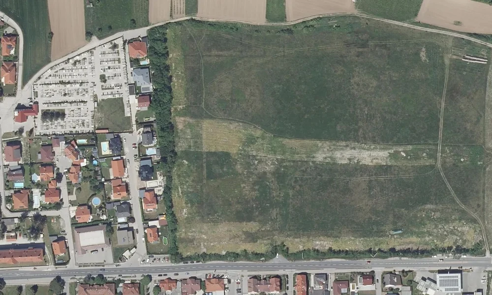 Kép a koncentrációs tábor egykori területéről 