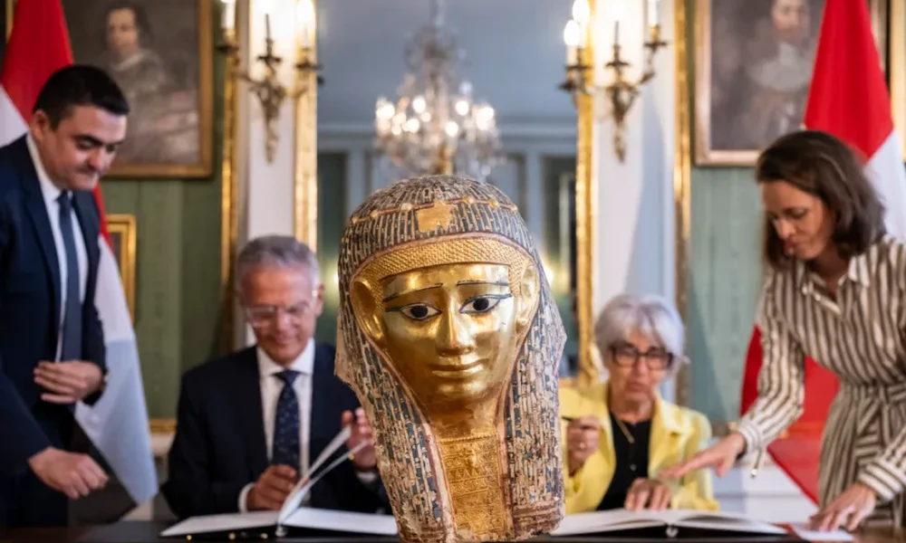 Svájc visszaszolgáltatott egy ókori egyiptomi halotti maszkot