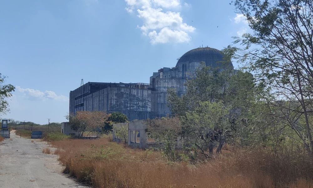 A félbehagyott Juraguá atomerőmű Cienfuegos közelében, Kubában