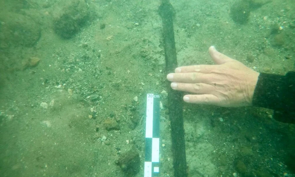 Egy újabb bronzkori kardot találtak a Mezzano-tó mélyén