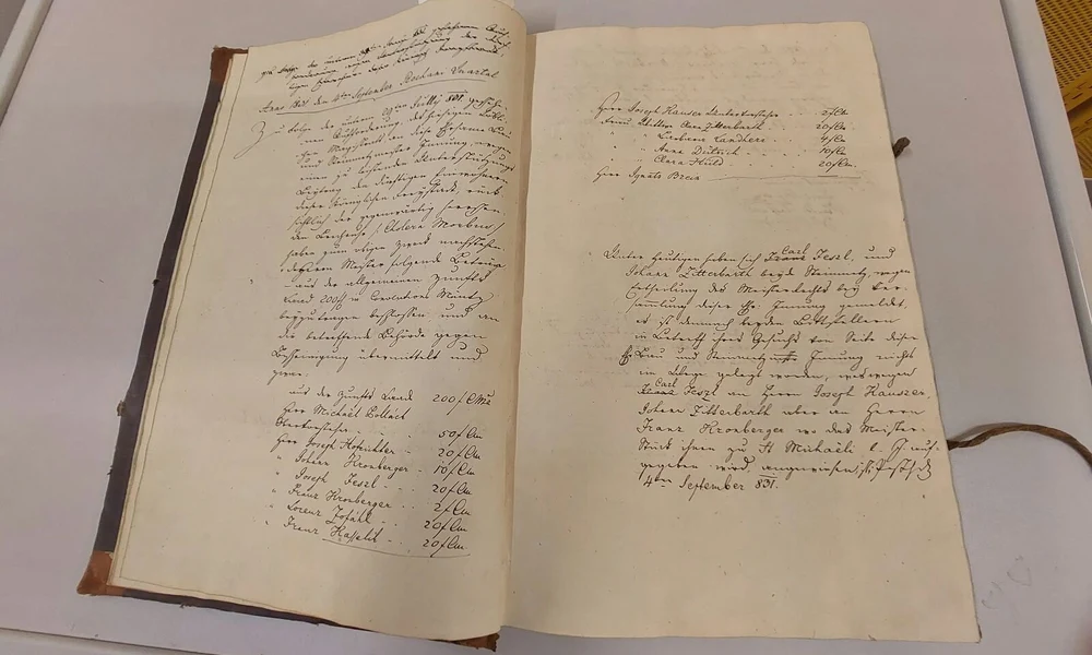 Jegyzőkönyvi bejegyzés az 1831. évi kolerajárvány károsultjait segítő alap adományozóiról Fotó: Facebook/Budapest Főváros Levéltára