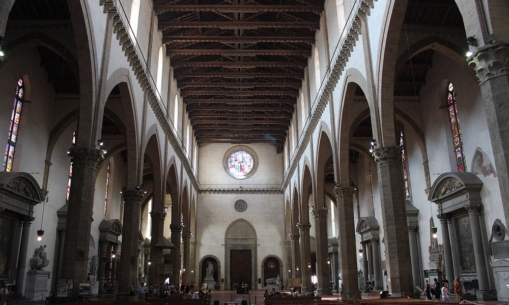 A firenzei Santa Croce bazilika belső tere, ahol a középkori fa tetőszerkezet különleges építészeti megoldásait is vizsgálták (Forrás: Miguel Hermoso Cuesta / Wikimedia Commons / CC BY-SA 4.0)