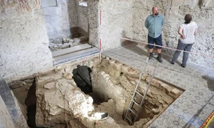 Ismeretlen kriptát és freskókat találtak a keszthelyi Szent Miklós-kápolnában