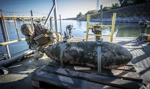 Világháborús légibombát emeltek ki a Dunából Budafoknál