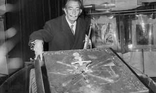 Ellopták Dalí Apokalipszis-könyvének borítóját