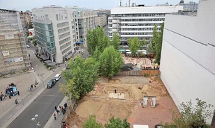 Befejezték a munkát a régészek a berlini Checkpoint Charlie-nál