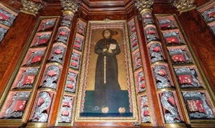 Restaurálták Assisi Szent Ferenc római cellájának ezüst ereklyetartóit