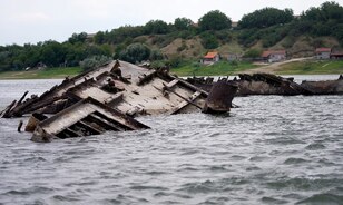Második világháborús német hadihajókat emelnek ki a Dunából