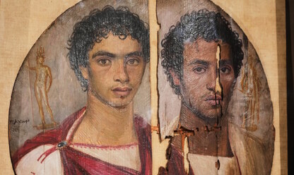 Restaurálták az ókori Egyiptom különleges, két testvért ábrázoló portréját