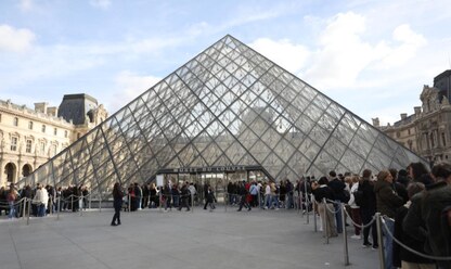 Átfogó felújítást és állami támogatást sürget a Louvre igazgatója
