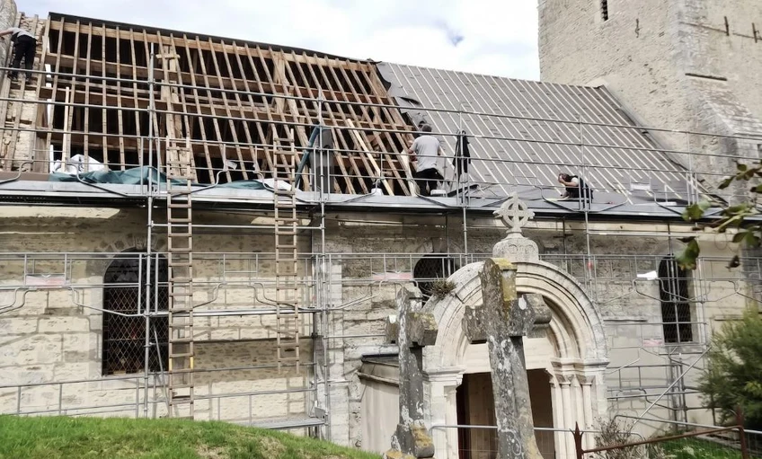 Restaurálnak egy, a normandiai partraszállásban megsérült templomot