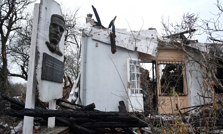 Újjáépítik a vitatott megítélésű ukrán nacionalista lebombázott múzeumát Lvivben