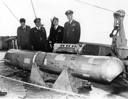 1966 januárjában esett a Földközi-tengerbe az egyik bomba, amit 80 nappal később, egy halász segítségével találtak meg.