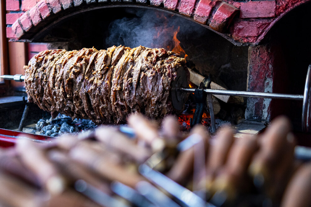 Készül a cağ kebabı