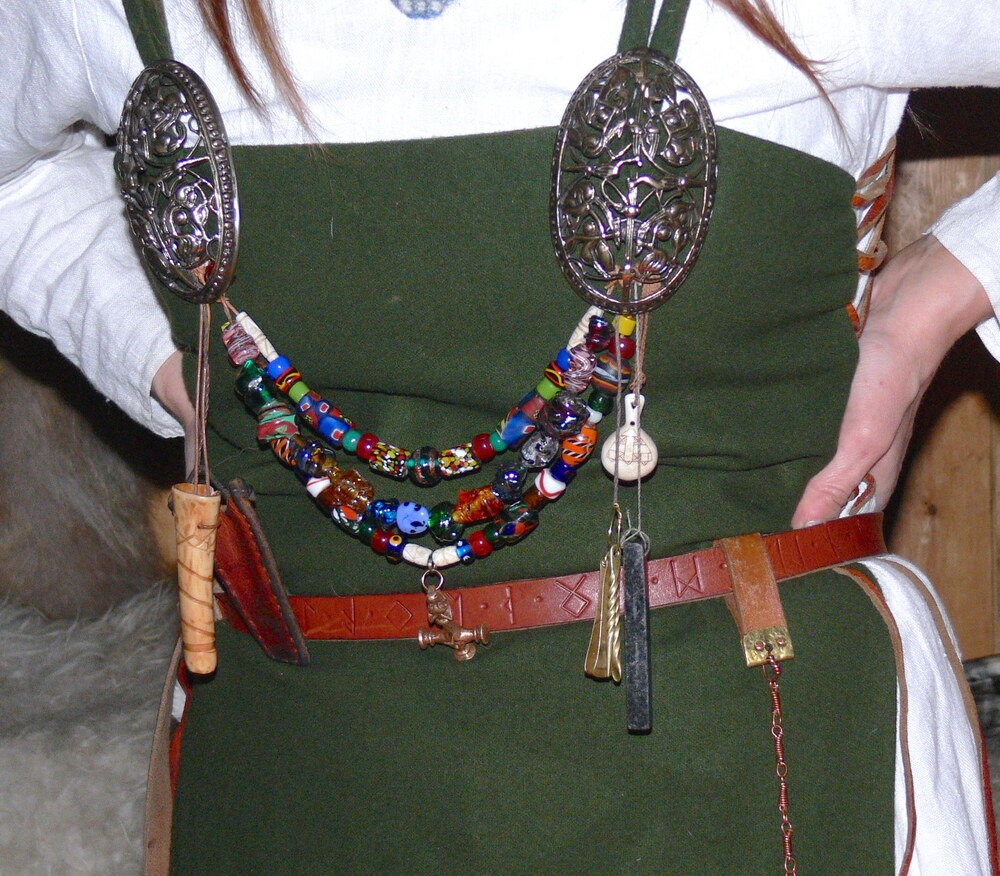 Az előkelő viking nők főként színes üveggyöngyöket és amuletteket viseltek (Wikipédia / Wolfgang Sauber / CC BY-SA 3.0)