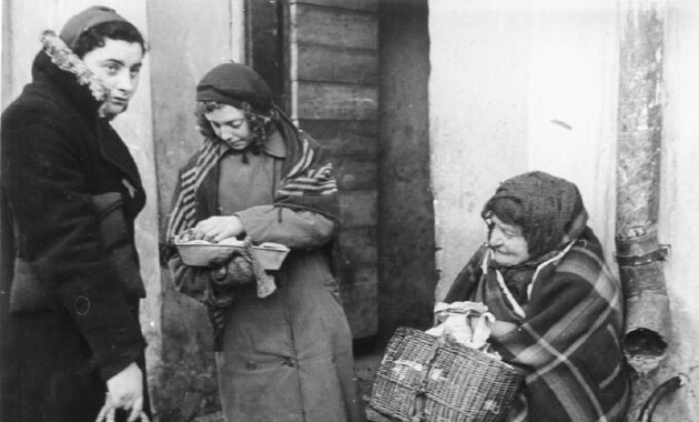 A lublini gettó lakói (Wikipédia / Bundesarchiv, Bild 183-E13871 / CC-BY-SA 3.0 de)