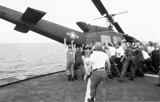 Lelökik a helikoptereket a hordozókról