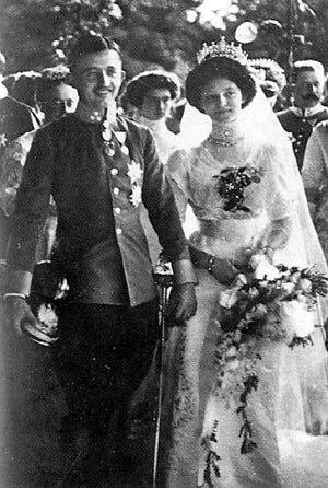 Zita hercegnő és Károly főherceg esküvője 1911. október 21-én. A házasság révén Zita az Osztrák–Magyar Monarchia utolsó uralkodójának, IV. Károlynak a felesége lett.