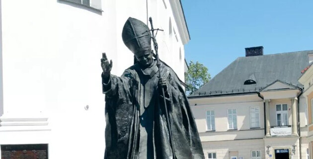 II, János Pál pápa szobra Wadowicében