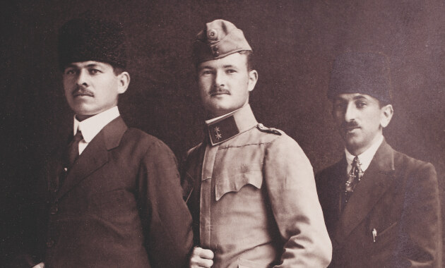 Kieselbach Gyula főhadnagy török férfiak társaságában (Forrás: Fortepan / Kieselbach Gyula)