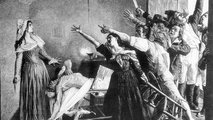 A merénylet utáni pillanatok – a dühödt tömeg elfogja Charlotte Corday-t (kép forrása: nationalgeographic.com)
