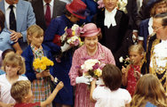 II. Erzsébet az ausztráliai Brisbane-ben, 1982. <br /><i>Wikipédia / Queensland State Archives / PDM-owner</i>