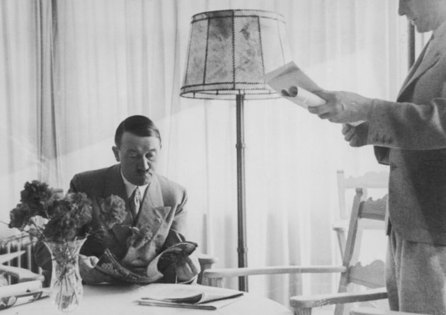 Hitler reggeli közben