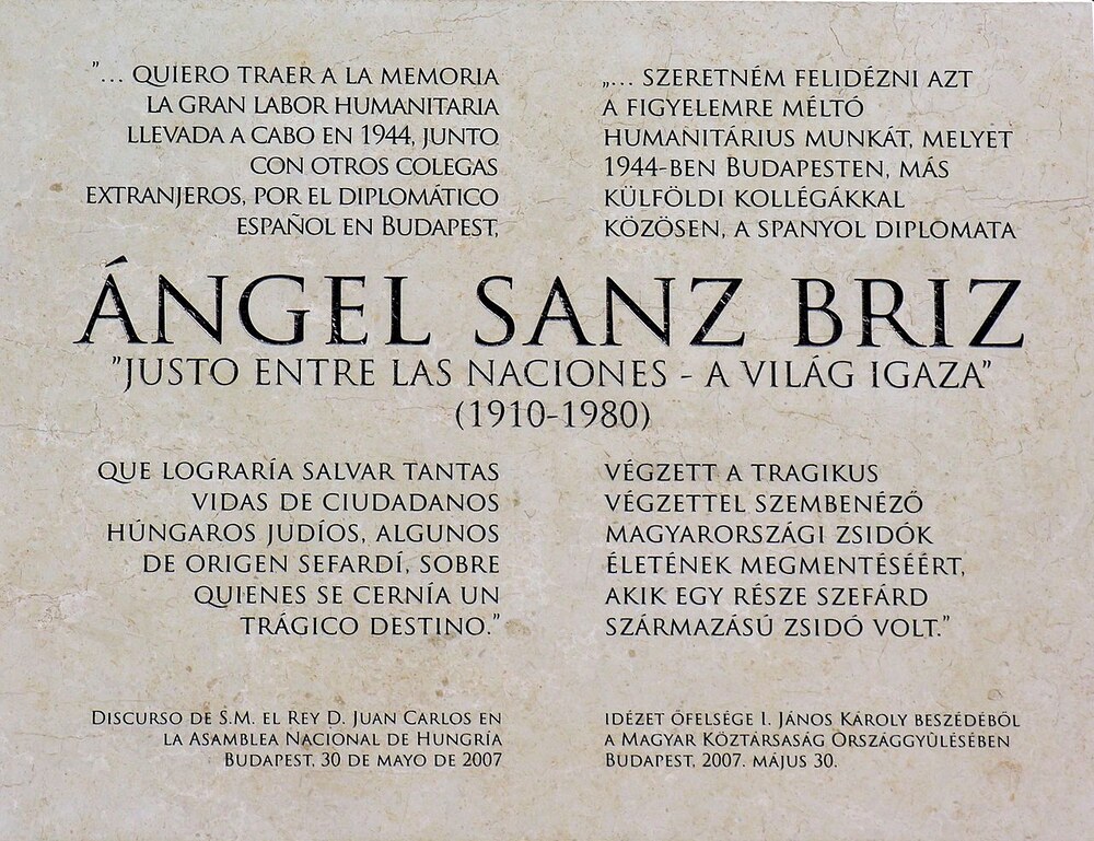 Ángel Sanz Briz emléktáblája a budapesti spanyol nagykövetség falán, I. János Károly spanyol király szavaival (Wikipedia / Csurla / CC BY-SA 2.5)