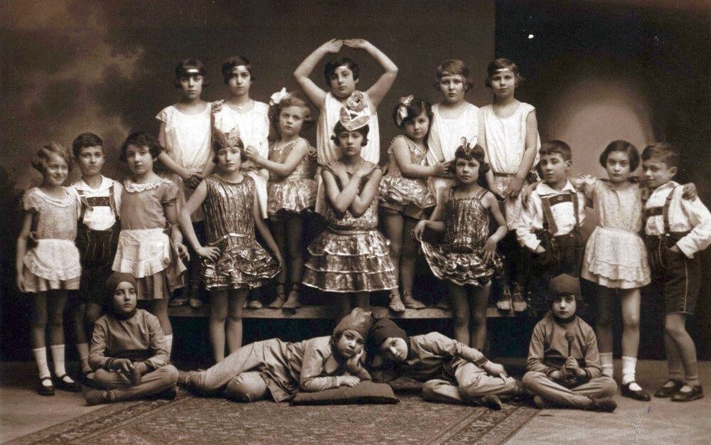 Soproni farsangolók csoportképe, 1928. (Fortepan / Hajdu András)