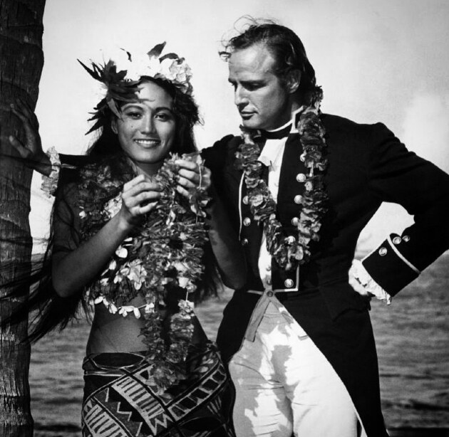 Brando és Tarita a forgatáson