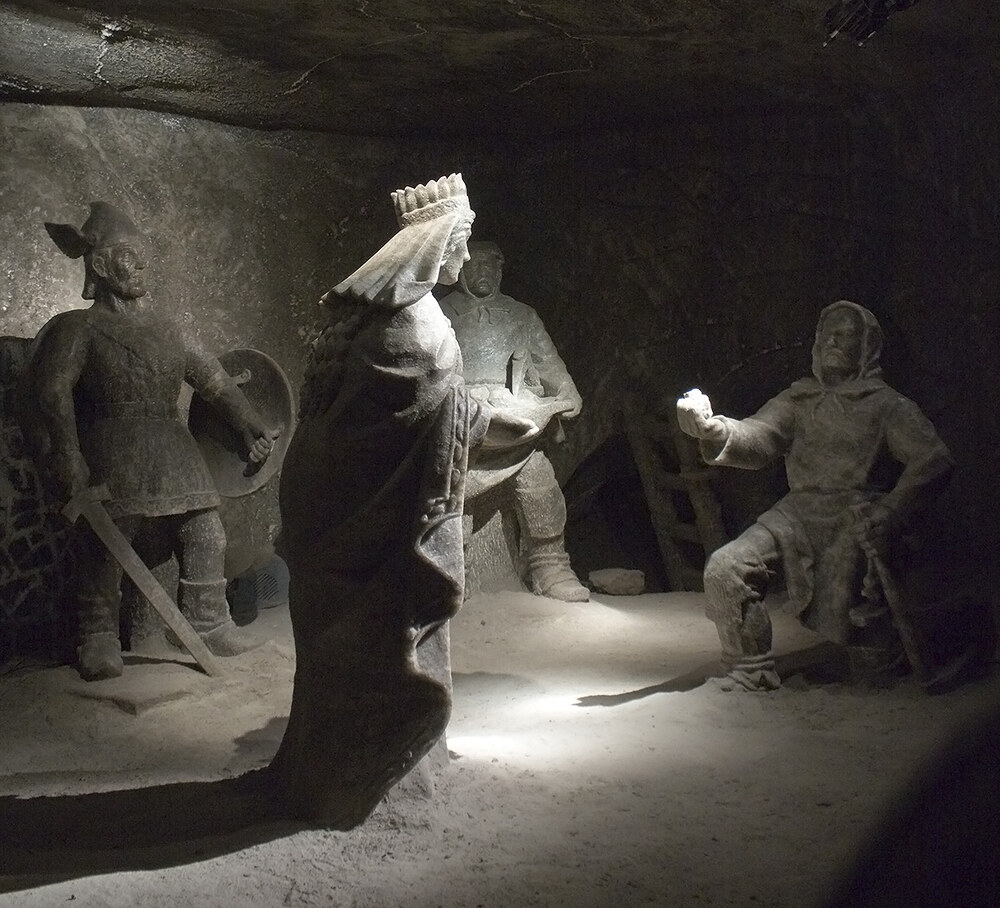 Szent Kinga sószobra a wieliczkai sóbányában
