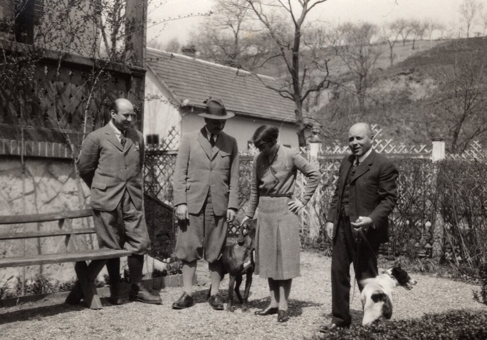 Kittenberger Kálmán (a kép jobb szélén) nagymarosi otthona, 1932 (Kép forrása: Fortepan/ Palotai Klára)