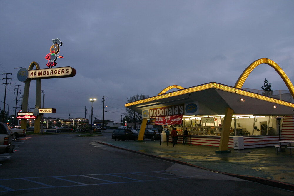 A legrégebbi, napjainkban is működő McDonald’s étterem Kaliforniában található. (Wikipédia / Photo by Bryan Hong (Brybry26) / CC BY-SA 2.5)