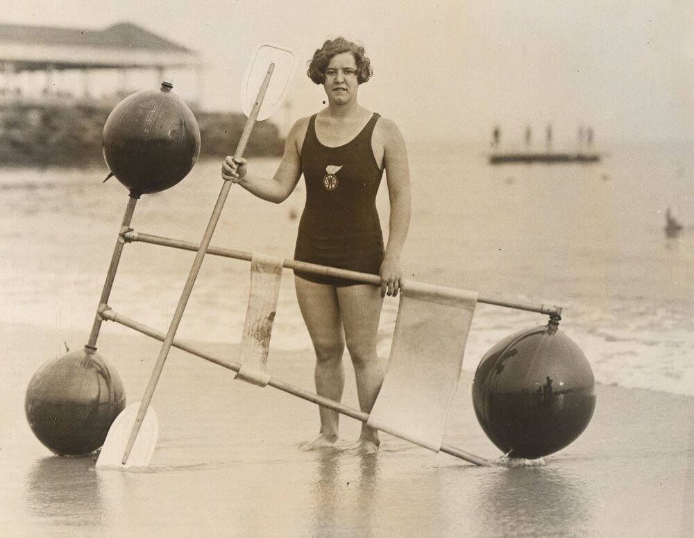 Gertrude Ederle 1925-ben – ebben az évben még nem, de a következőben sikeresen végrehajtotta történelmi tettét (kép forrása: Wikimedia Commons/ Underwood & Underwood – National Portrait Gallery/ CC0)