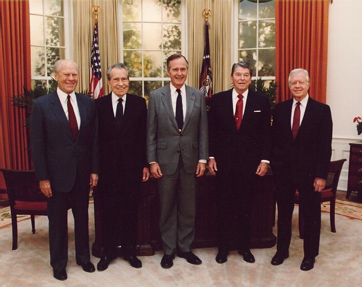 Az USA öt elnöke ( Ford, Nixon, Bush, Reagan és Carter) egy képen, 1991-ben.