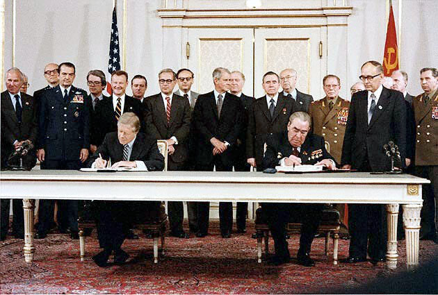 Carter és Brezsnyev 1979-ben Bécsben írták alá a SALT II. megállapodást